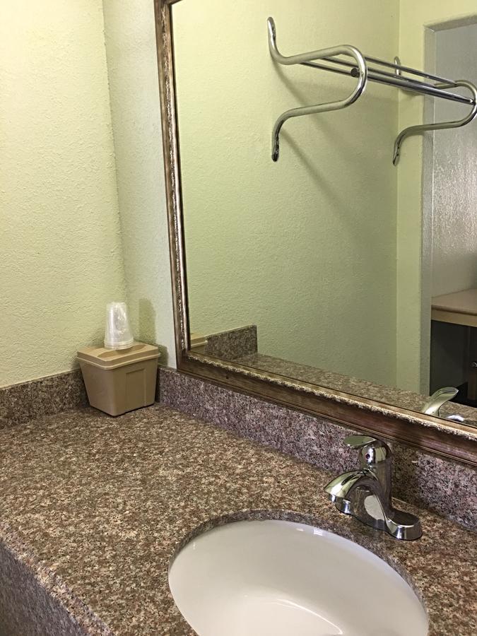 Budget Inn Hallettsville エクステリア 写真